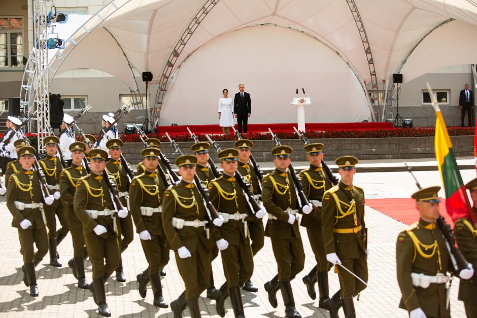 D. Grybauskaitė perdavė Prezidento rūmus G. Nausėdai