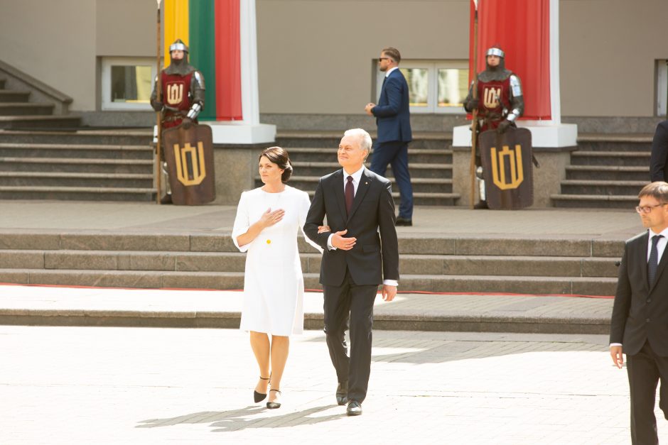 D. Grybauskaitė perdavė Prezidento rūmus G. Nausėdai