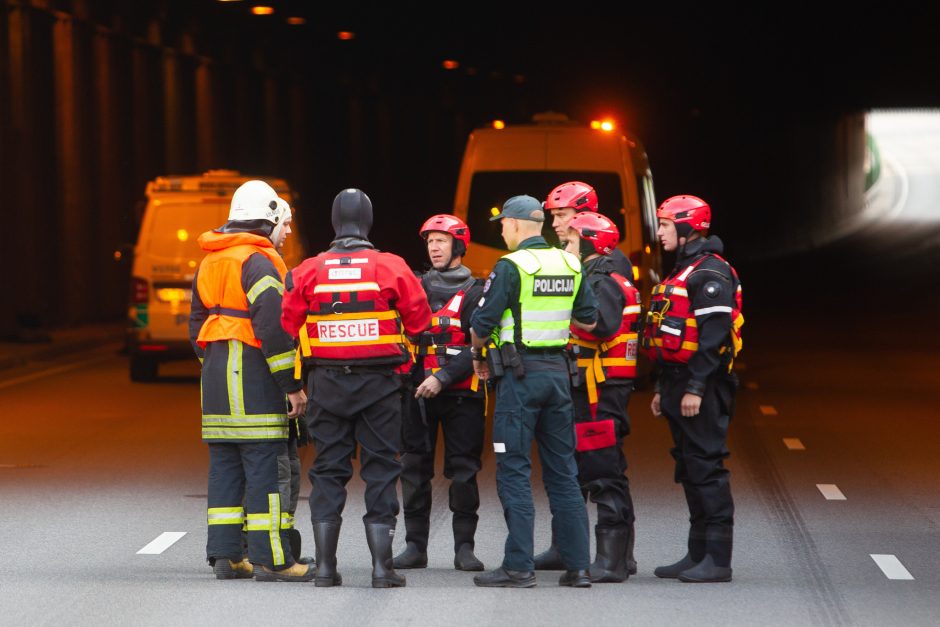 Žmonės labiausiai pasitiki ugniagesiais, policija ir kariais