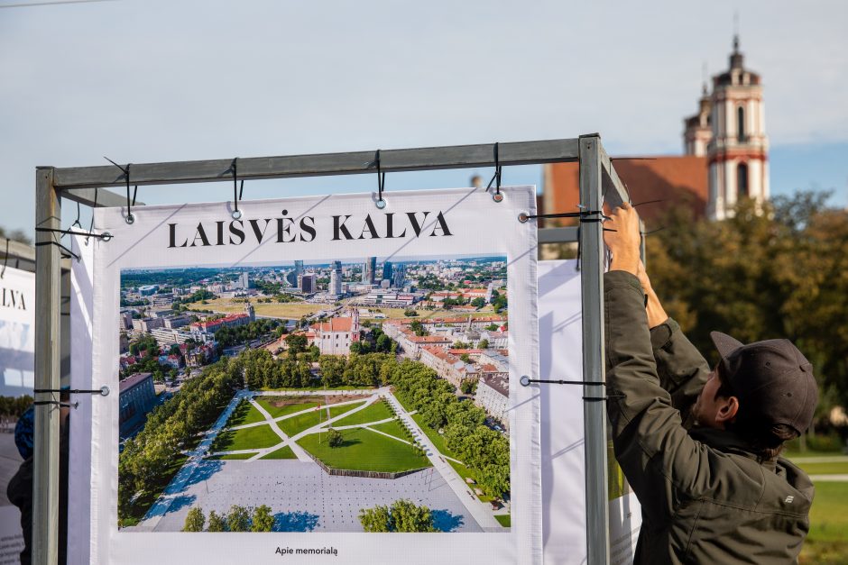 Lukiškių aikštėje iškilo „Laisvės kalvos“ maketas: įvertinkite vaizdą