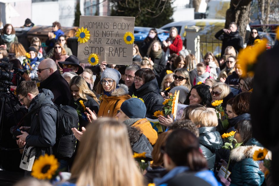 Kovo 8-ąją – solidarumo akcija su Ukrainos moterimis: mes visa širdimi su ukrainiečiais