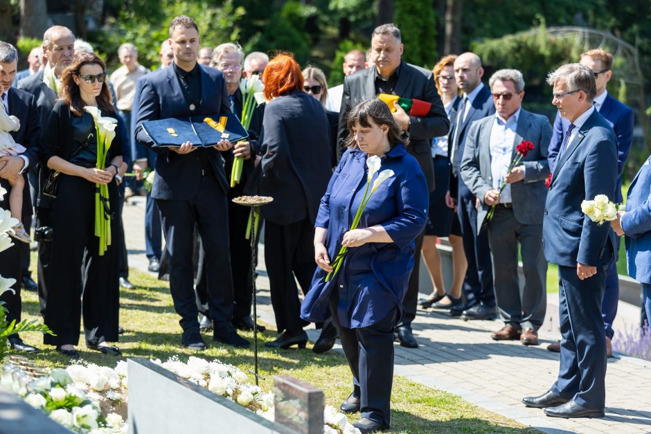 Amžinojo poilsio išlydėtas Nepriklausomybės Akto signataras A. Sakalas 