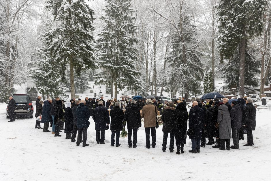 Į paskutinę kelionę išlydėtas buvęs Lietuvos premjeras A. Šleževičius