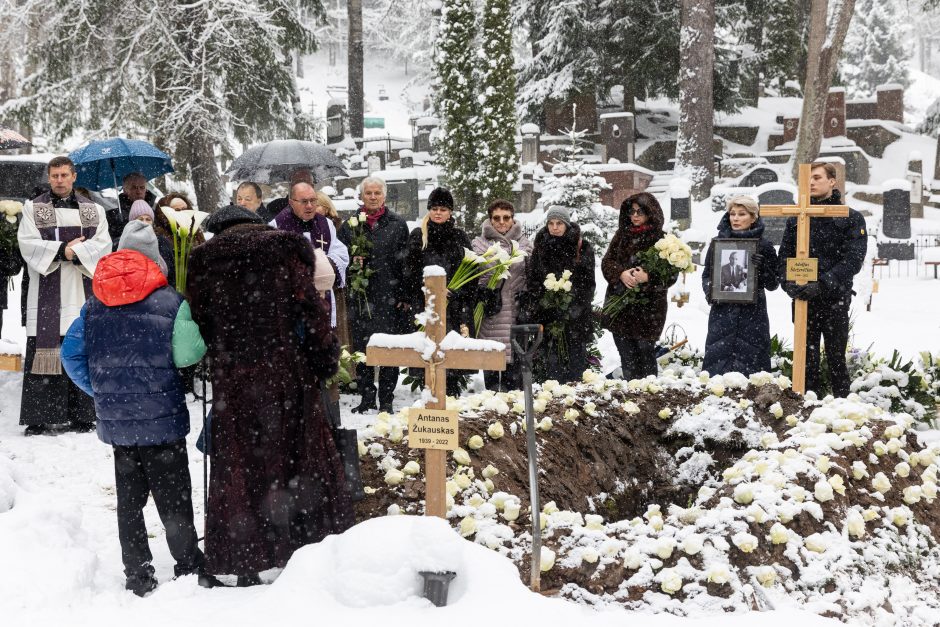 Į paskutinę kelionę išlydėtas buvęs Lietuvos premjeras A. Šleževičius