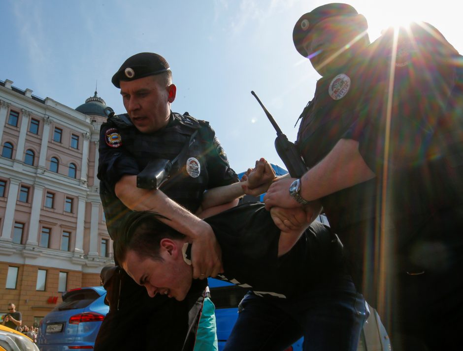 „Jis mums ne caras“: rusai protestuoja prieš V. Putiną (sulaikyti 1,6 tūkst. žmonių)