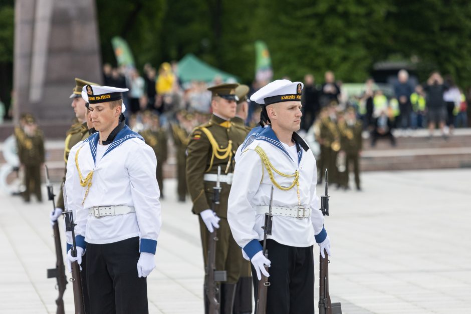 Pėstininkų brigada „Geležinis vilkas“ mini vardo 30-metį: vyko iškilminga rikiuotė