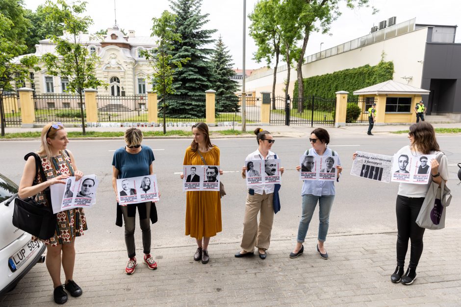 Prie Baltarusijos ambasados – profsąjungų piketas