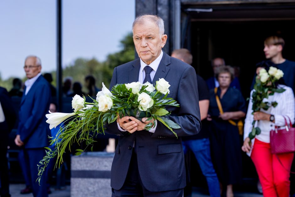 Amžinojo poilsio išlydėtas Nepriklausomybės Akto signataras A. Sakalas 