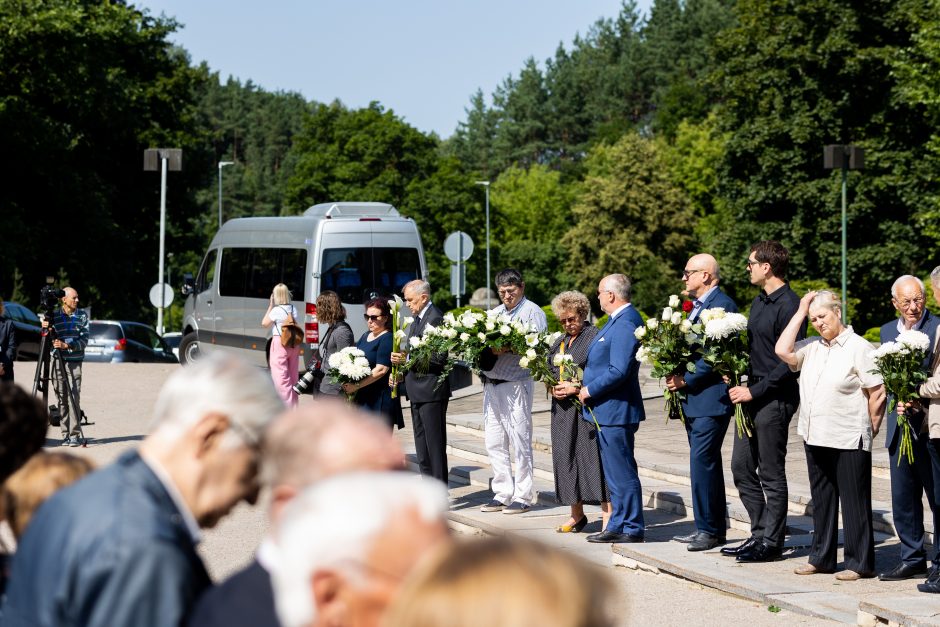 Amžinojo poilsio išlydėtas Nepriklausomybės Akto signataras A. Sakalas 