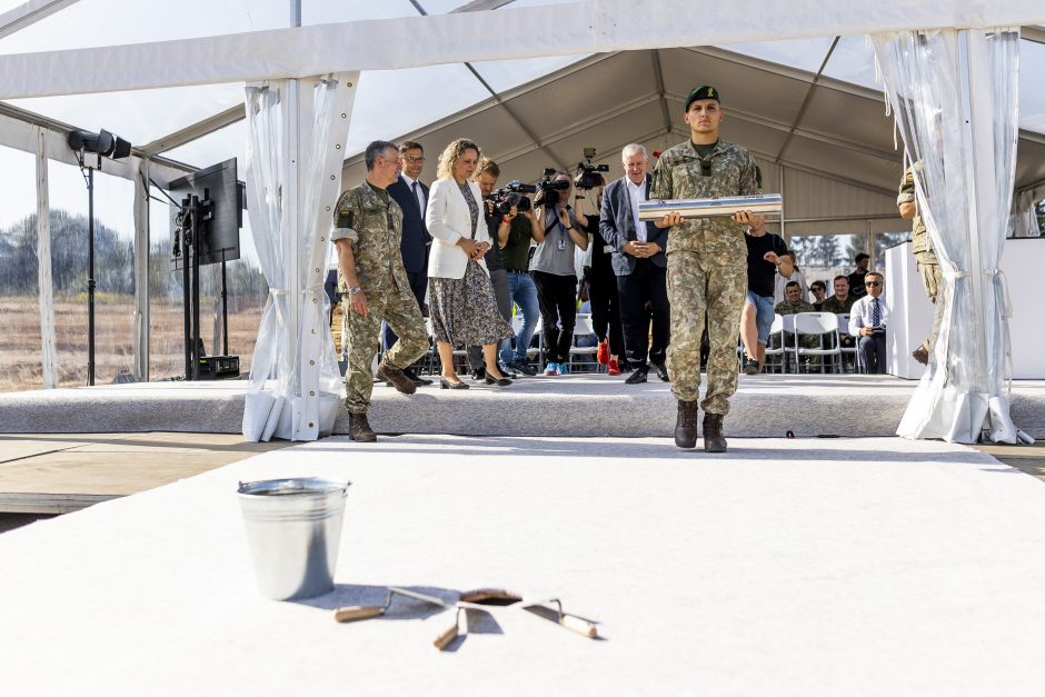 Ministras: nauji kariniai miesteliai suteiks kariams visai kitas tarnybos sąlygas