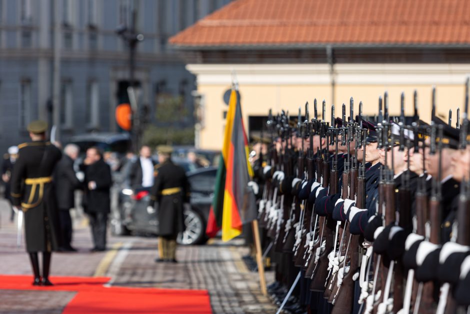 Vokietijos gynybos ministras: brigados dislokavimo galimybės priklauso nuo NATO sprendimų