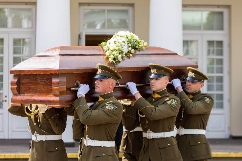 G. Nausėda: A. Adamkienė Lietuvai dovanojo eleganciją, pagarbą, labdarystės tradicijas