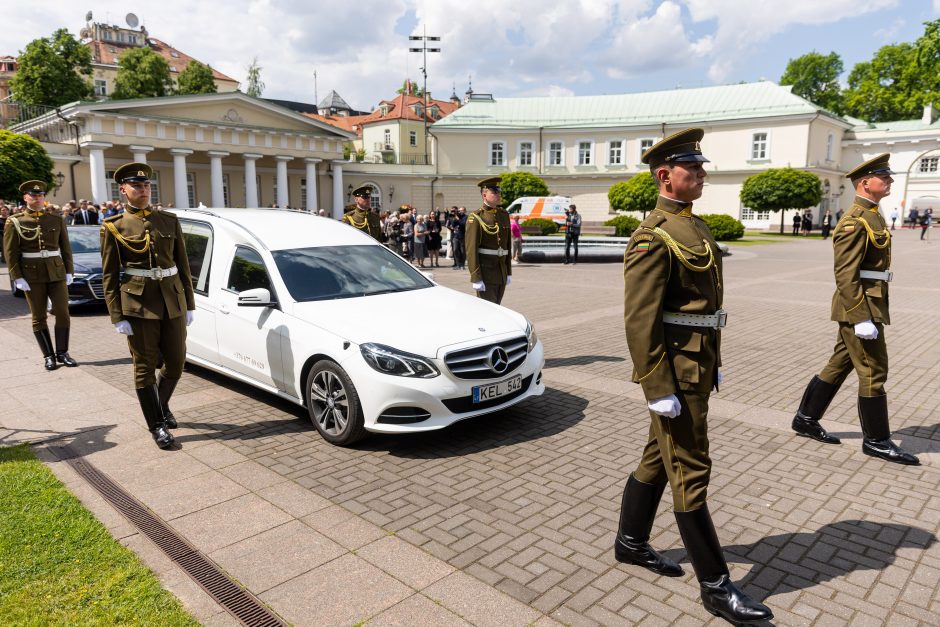 G. Nausėda: A. Adamkienė Lietuvai dovanojo eleganciją, pagarbą, labdarystės tradicijas