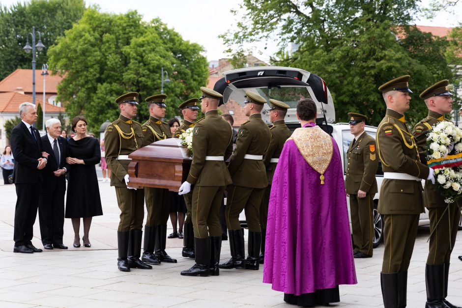 G. Nausėda: A. Adamkienė Lietuvai dovanojo eleganciją, pagarbą, labdarystės tradicijas