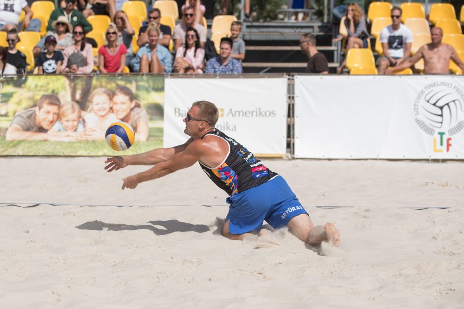 Paplūdimio tinklinio čempionate – dramatiškos finalų kovos