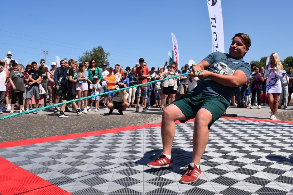 Išskirtinių automobilių paroda „Memel Motor Fest“ sutraukė minią klaipėdiečių