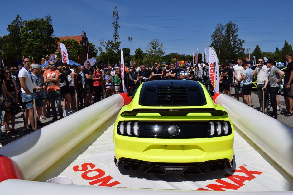 Išskirtinių automobilių paroda „Memel Motor Fest“ sutraukė minią klaipėdiečių