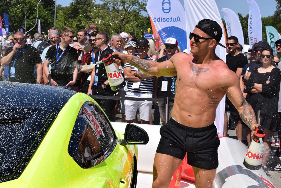 Išskirtinių automobilių paroda „Memel Motor Fest“ sutraukė minią klaipėdiečių