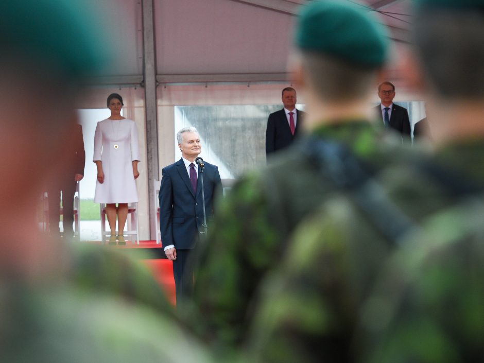 G. Nausėda pasveikino karinį paradą: pilietiški žmonės – saugumo garantas