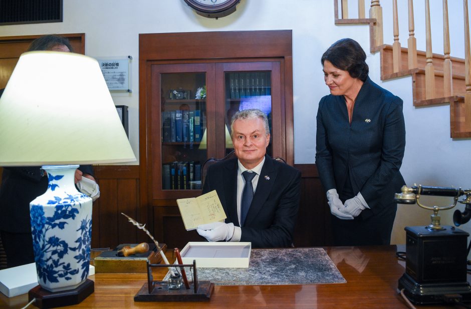 G. Nausėda pagerbė žydų gelbėtojo japonų diplomato Č. Sugiharos atminimą