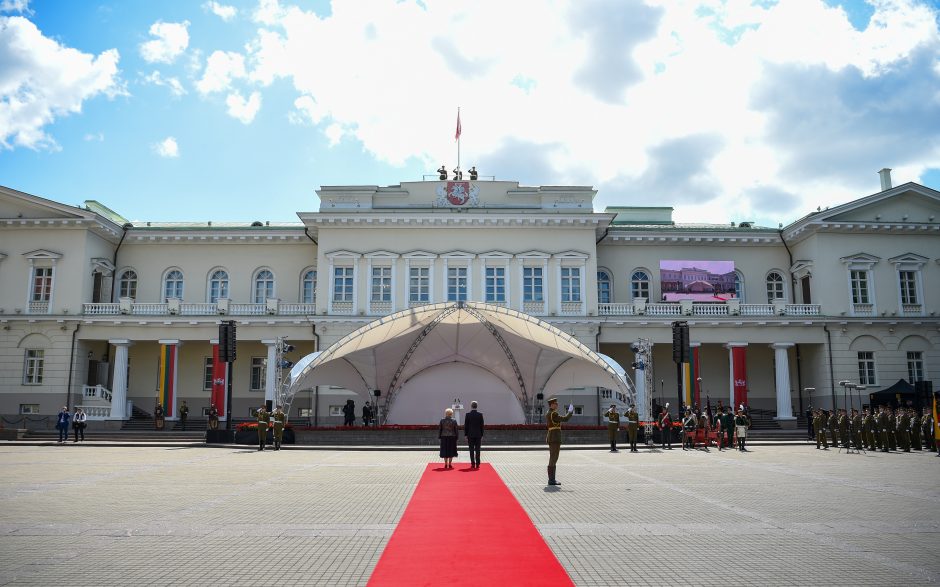 D. Grybauskaitė perdavė Prezidento rūmus G. Nausėdai