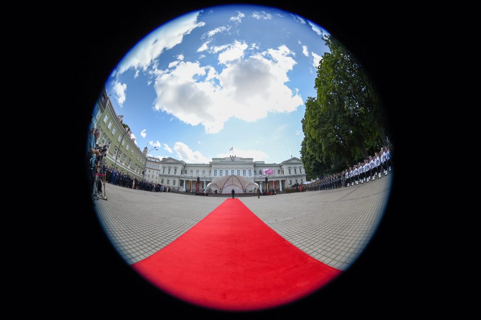 D. Grybauskaitė perdavė Prezidento rūmus G. Nausėdai