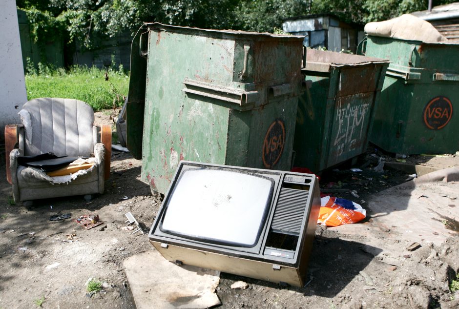 Kaip atsikratyti senų televizorių, sudėvėtų padangų ir sofų