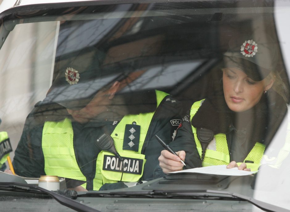 Vežime policija aptiko naminės degtinės aparatą