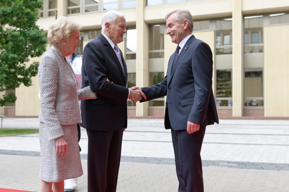 S. Skvernelis tikisi, kad G. Nausėda vienys, o ne skaldys