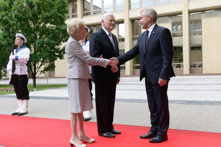 S. Skvernelis tikisi, kad G. Nausėda vienys, o ne skaldys