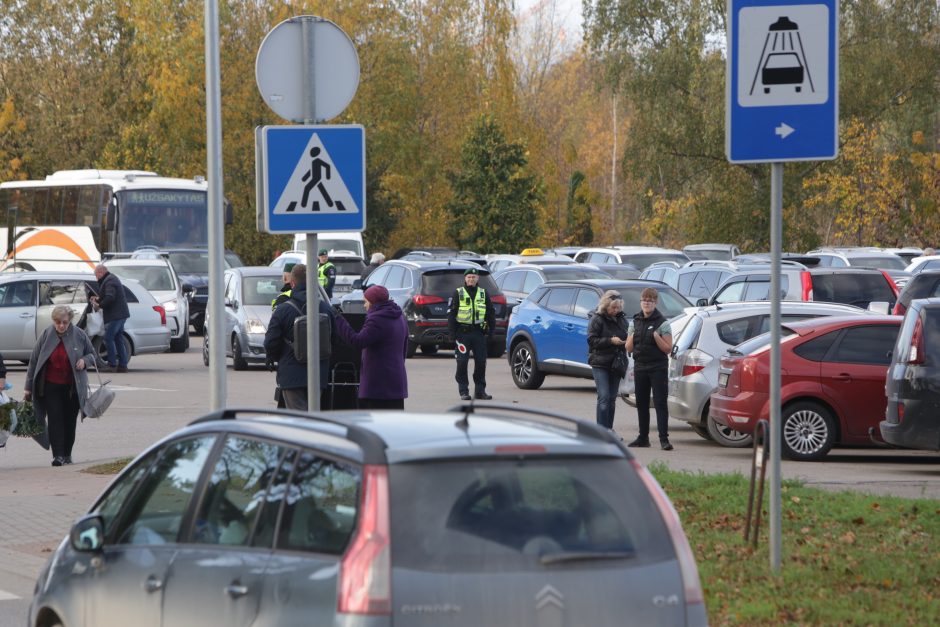 Klaipėdiečiai į kapines keliavo be incidentų