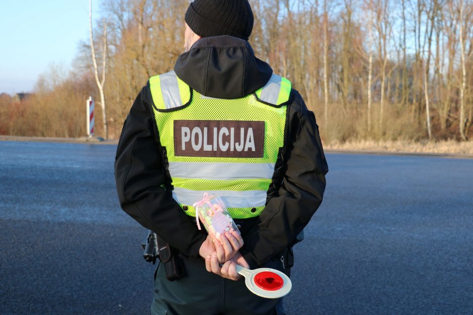 Policijos pareigūnai moteris stebino originalia staigmena