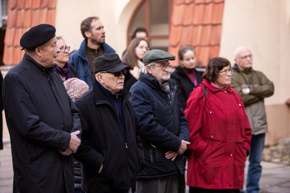 VU M. K. Sarbievijaus kieme atidengta atminimo lenta poetui M. Martinaičiui