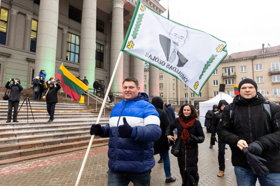 Sausio 13-osios minėjimas – triukšmingas: premjerė kalbą sakė su ašarom, protestuotojai rėkė „Gėda!“