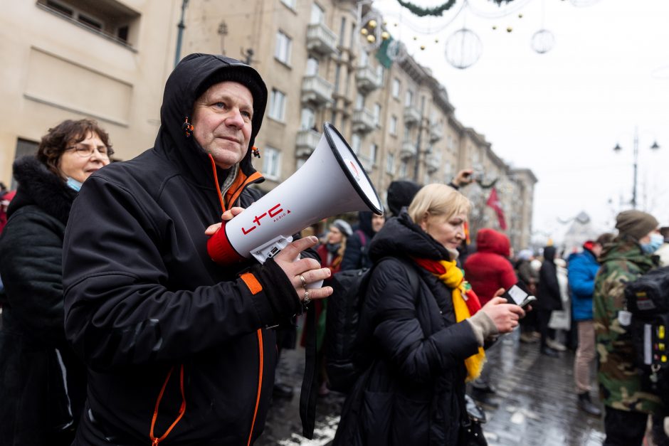 Sausio 13-osios minėjimas – triukšmingas: premjerė kalbą sakė su ašarom, protestuotojai rėkė „Gėda!“