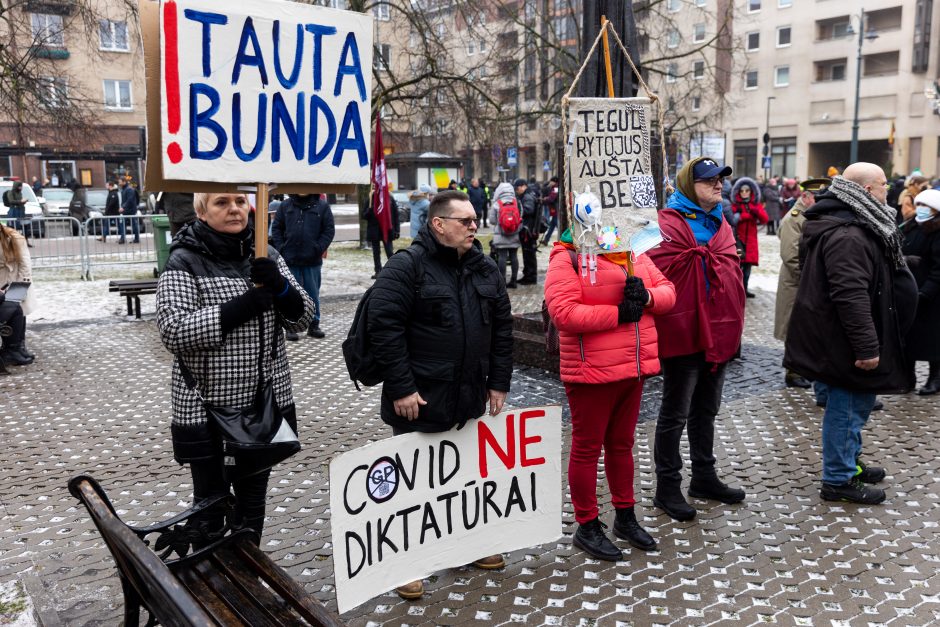 Sausio 13-osios minėjimas – triukšmingas: premjerė kalbą sakė su ašarom, protestuotojai rėkė „Gėda!“