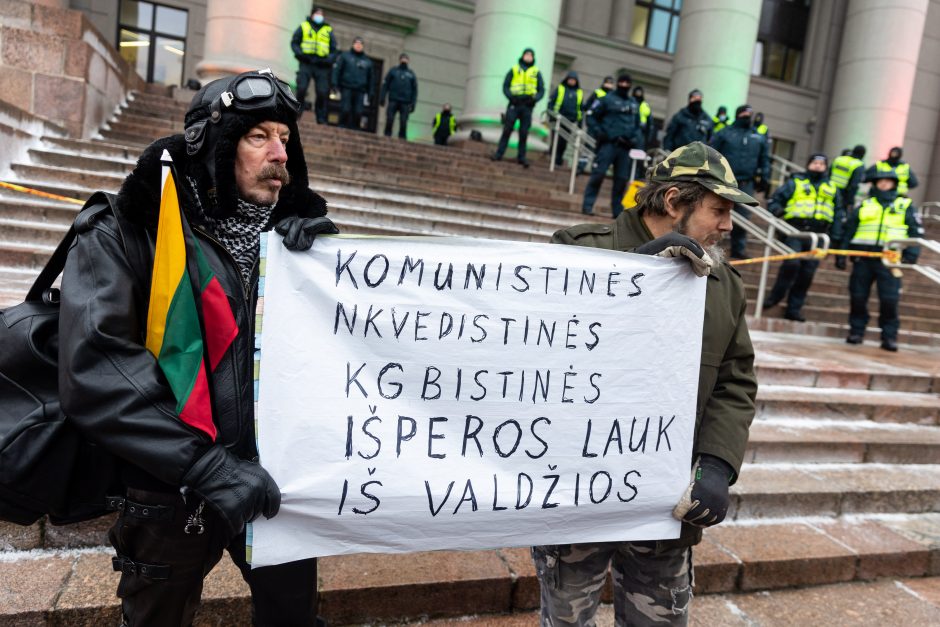 Sausio 13-osios minėjimas – triukšmingas: premjerė kalbą sakė su ašarom, protestuotojai rėkė „Gėda!“