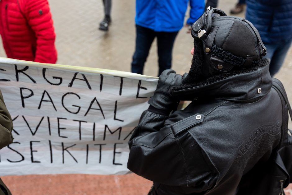 Sausio 13-osios minėjimas – triukšmingas: premjerė kalbą sakė su ašarom, protestuotojai rėkė „Gėda!“