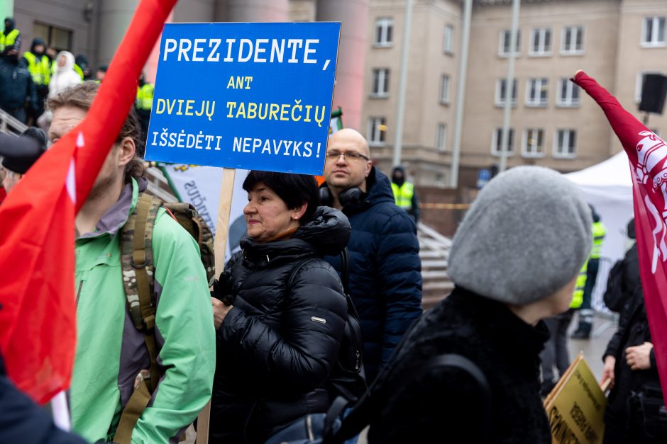 Sausio 13-osios minėjimas – triukšmingas: premjerė kalbą sakė su ašarom, protestuotojai rėkė „Gėda!“