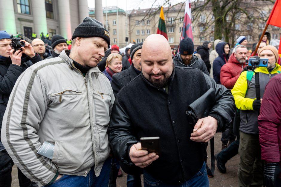 Sausio 13-osios minėjimas – triukšmingas: premjerė kalbą sakė su ašarom, protestuotojai rėkė „Gėda!“