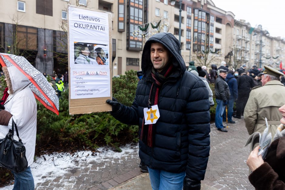 Sausio 13-osios minėjimas – triukšmingas: premjerė kalbą sakė su ašarom, protestuotojai rėkė „Gėda!“