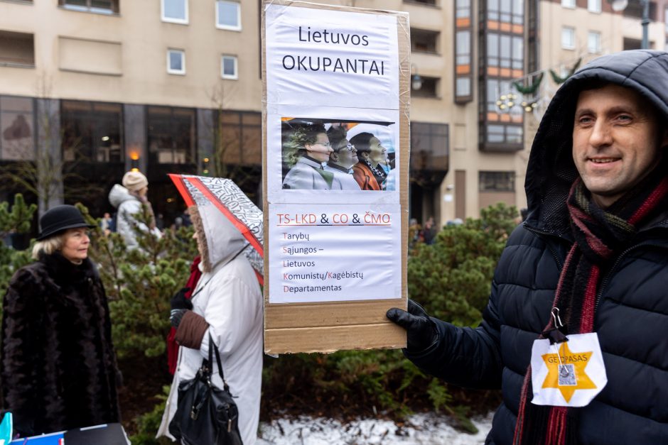 Sausio 13-osios minėjimas – triukšmingas: premjerė kalbą sakė su ašarom, protestuotojai rėkė „Gėda!“