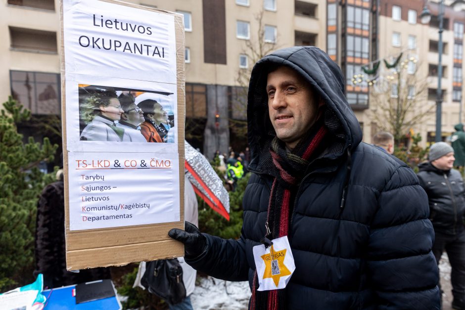 Sausio 13-osios minėjimas – triukšmingas: premjerė kalbą sakė su ašarom, protestuotojai rėkė „Gėda!“