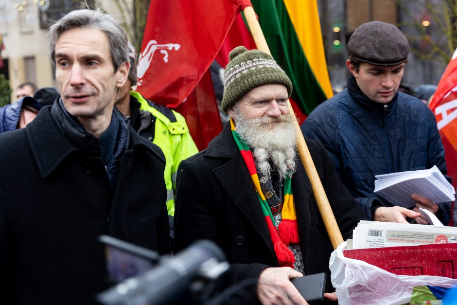 Sausio 13-osios minėjimas – triukšmingas: premjerė kalbą sakė su ašarom, protestuotojai rėkė „Gėda!“