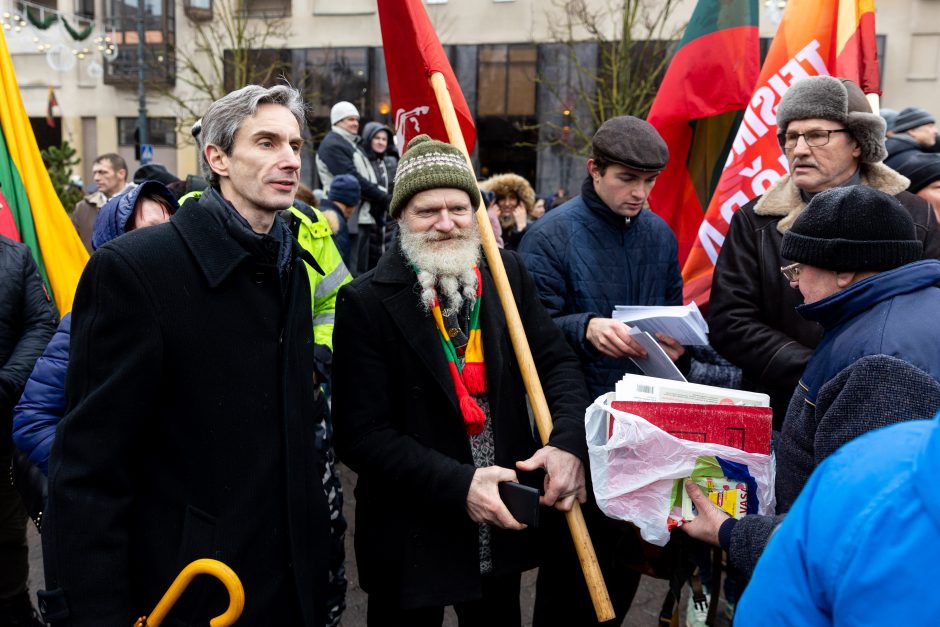 Sausio 13-osios minėjimas – triukšmingas: premjerė kalbą sakė su ašarom, protestuotojai rėkė „Gėda!“