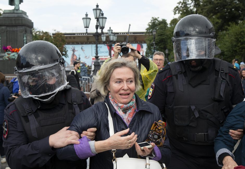 Prancūzija smerkia jėgos panaudojimą per protestą Maskvoje