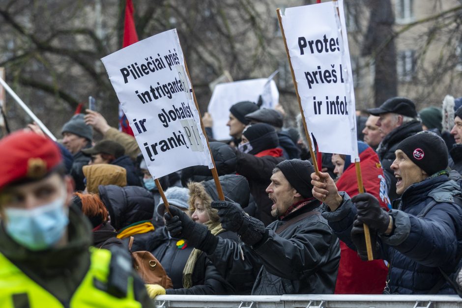 Sausio 13-osios minėjimas – triukšmingas: premjerė kalbą sakė su ašarom, protestuotojai rėkė „Gėda!“