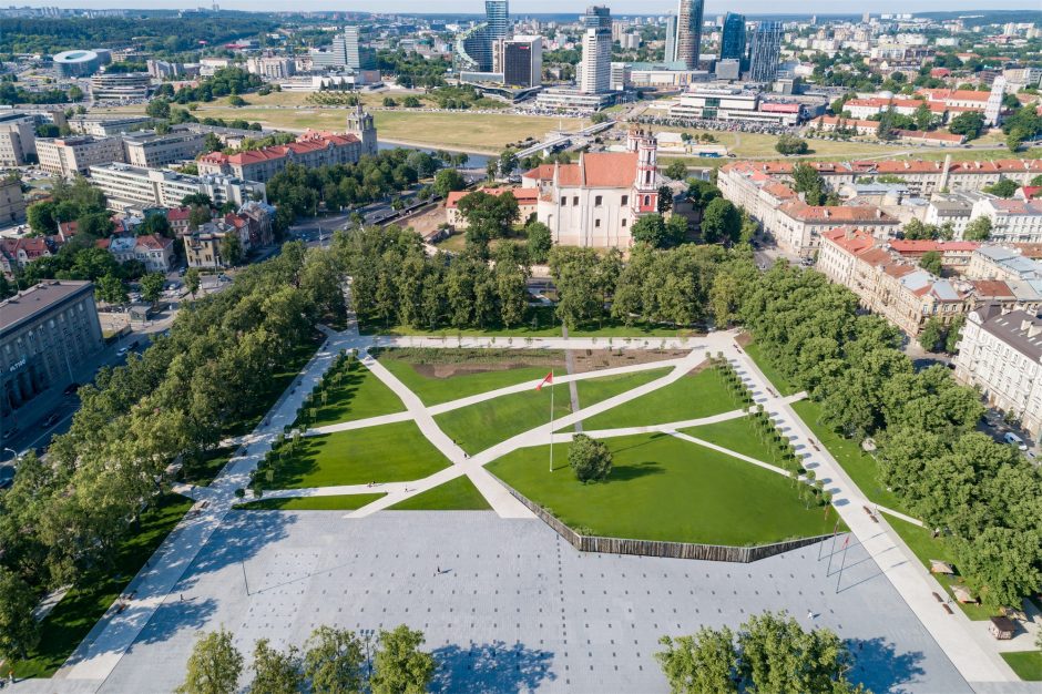 Lukiškių aikštėje iškilo „Laisvės kalvos“ maketas: įvertinkite vaizdą