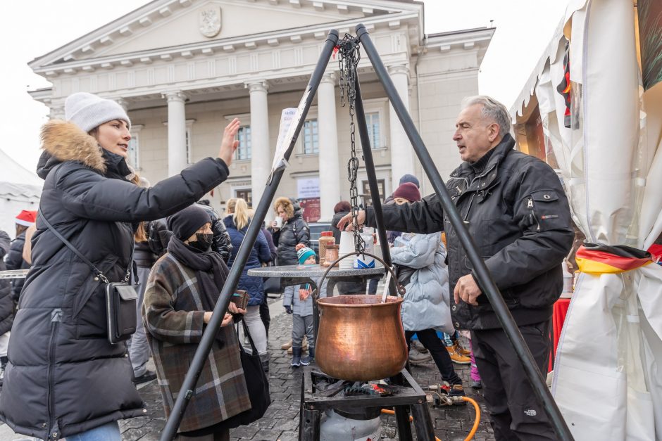 Vilniaus rotušėje šeštadienį – tarptautinė Kalėdų labdaros mugė