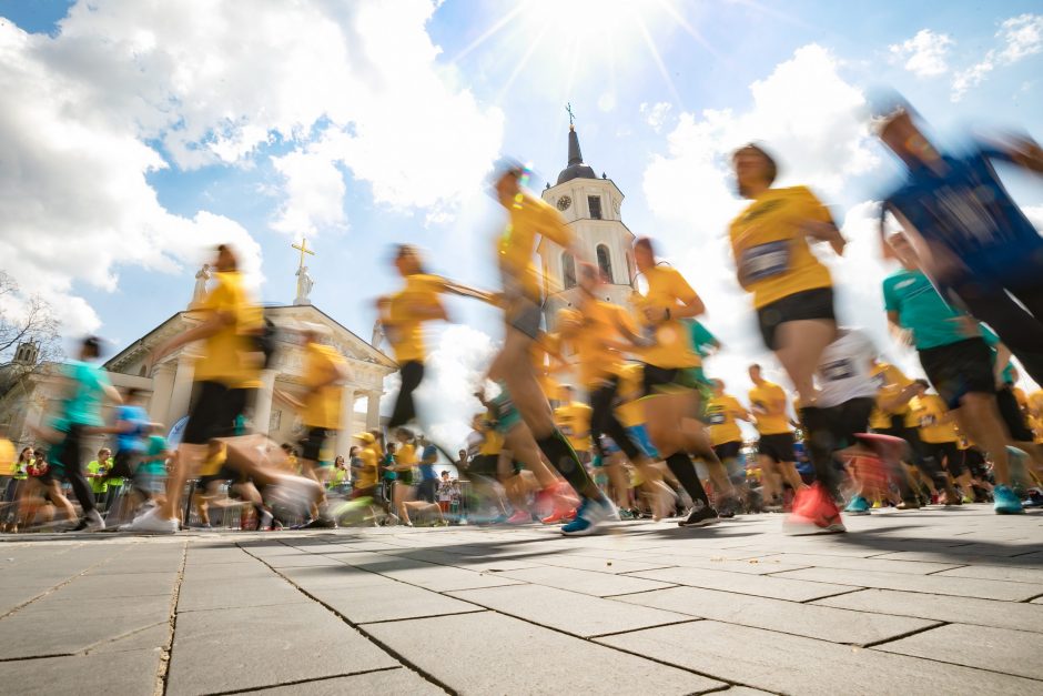 Sekmadienį Vilniaus gatves užtvindys bėgikai: bus eismo ribojimų